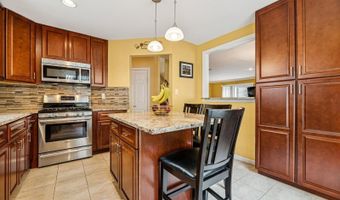 15 Kennedy Ct, Middletown, NJ 07748