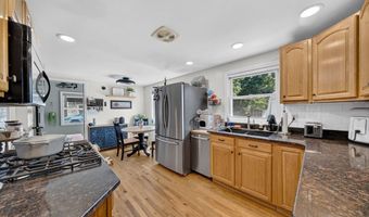 26 Algerine St, Berkley, MA 02779