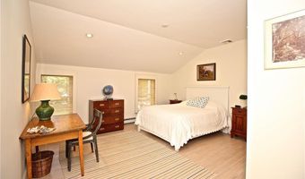 215 Coggeshall Ave, Newport, RI 02840