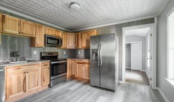11 Kossuth St, Bangor, ME 04401