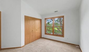 1953 N Coldspring Rd, Arlington Heights, IL 60004
