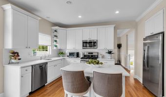 29 Tupelo Rd, Bayville, NJ 08721