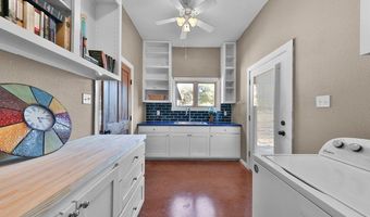 1523 Meadow Gln, Adkins, TX 78101
