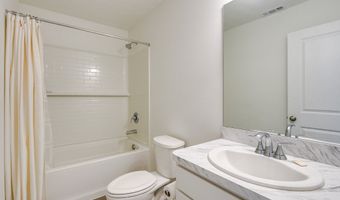 677 Crossings Ln, Akron, OH 44320