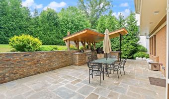 4226 40TH St N, Arlington, VA 22207