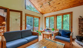 12 Bayberry Dr, Becket, MA 01223