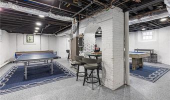 21 Bedlow Ave, Newport, RI 02840