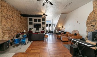 207 W Main St, Ash Grove, MO 65604