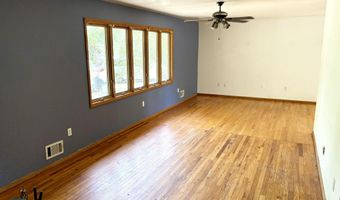 28 Chain Blvd, Bayville, NJ 08721