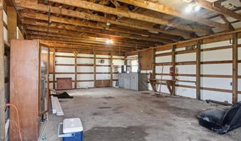 427 N Harrison Ave, Aurora, MO 65605