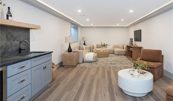 157 Ellery Ave, Middletown, RI 02842