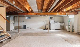 983 Roseland Rd, Alliance, OH 44601