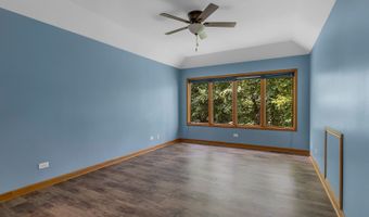2 Echowood Dr, Algonquin, IL 60102