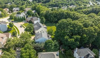 573 Castle Ridge Dr, Ballwin, MO 63021