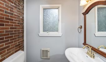 28 Tudor Rd, Albany, NY 12203