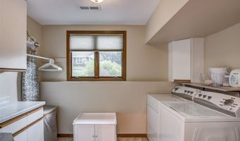 608 Manor Ct, Altoona, WI 54720