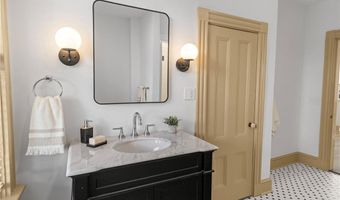 18 Barney St 1, Newport, RI 02840