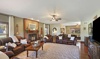 575 Hidden Creek Dr, Antioch, IL 60002