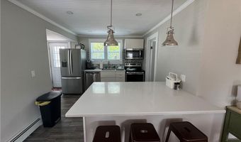 53 Center Ave, Middletown, RI 02842