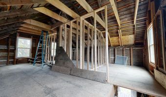 529 Riverside Dr, Auburn, ME 04210