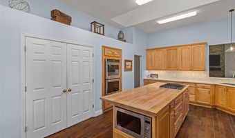 915 Timber Glen Ln, Ballwin, MO 63021