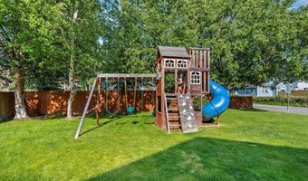 7821 Charlotte Cir, Anchorage, AK 99502
