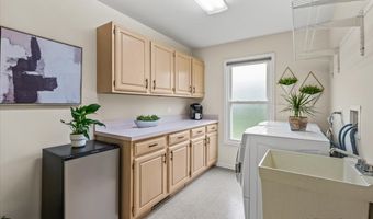 1661 Kensington Dr, Algonquin, IL 60102