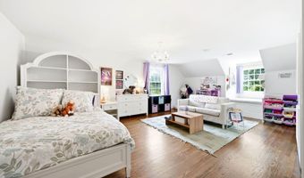 12601 N Osage Rd, Anchorage, KY 40223