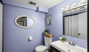 5 Woodside Dr, Albany, NY 12208