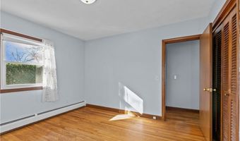 25 Lakeview Ave, Lincoln, RI 02865