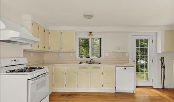 92 Cedar St, Belfast, ME 04915