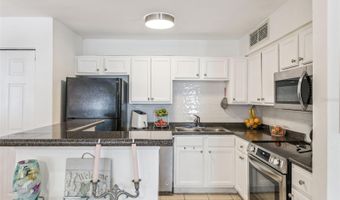 415 LAKEPOINTE Dr 103, Altamonte Springs, FL 32701