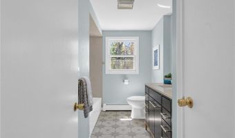6 Acre Ave, Barrington, RI 02806