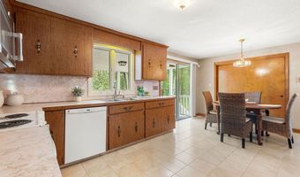 6 Lancaster Pl, Andover, MA 01810