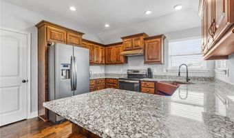 14172 Rockaway Ct, Basehor, KS 66007