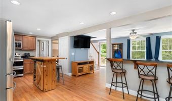 219 Fenner Hill Rd, Hopkinton, RI 02832