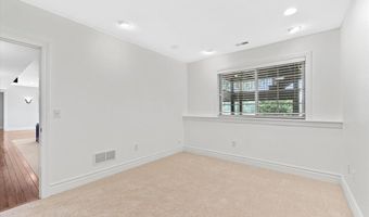 324 Meadowbrook Country Club Est, Ballwin, MO 63011