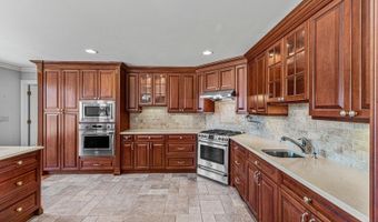12 Laomatong Way, Bedminster, NJ 07921