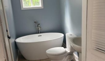 304 Plymouth St, Athens, WV 24712