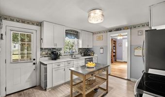 446 Plymouth St, Abington, MA 02351