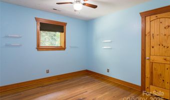 40 Governors View Rd, Asheville, NC 28805