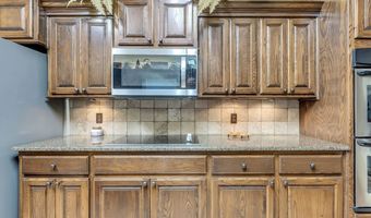 1518 Pecan Pl, Andrews, TX 79714
