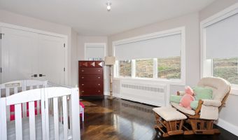 13 Autumn Ct, Airmont, NY 10901