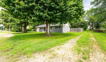 715 E Springfield St, Aurora, MO 65605