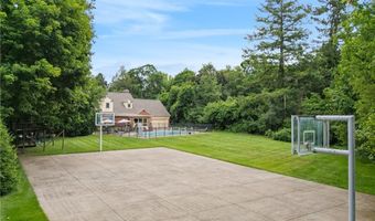 70 S Meadowcroft Dr, Akron, OH 44313