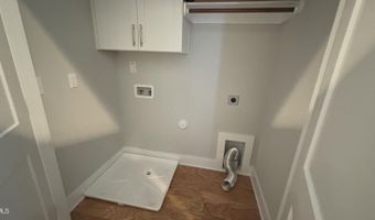 200 E Moore St D, Apex, NC 27502