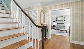 35 Shaw Dr, Bedford, NH 03110