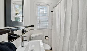 5713 19TH St N, Arlington, VA 22205