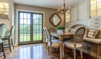 22205 W PINEVIEW Dr, Antioch, IL 60002