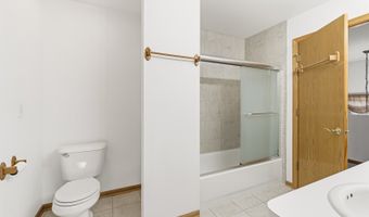 546 N 4th Ave, Addison, IL 60101